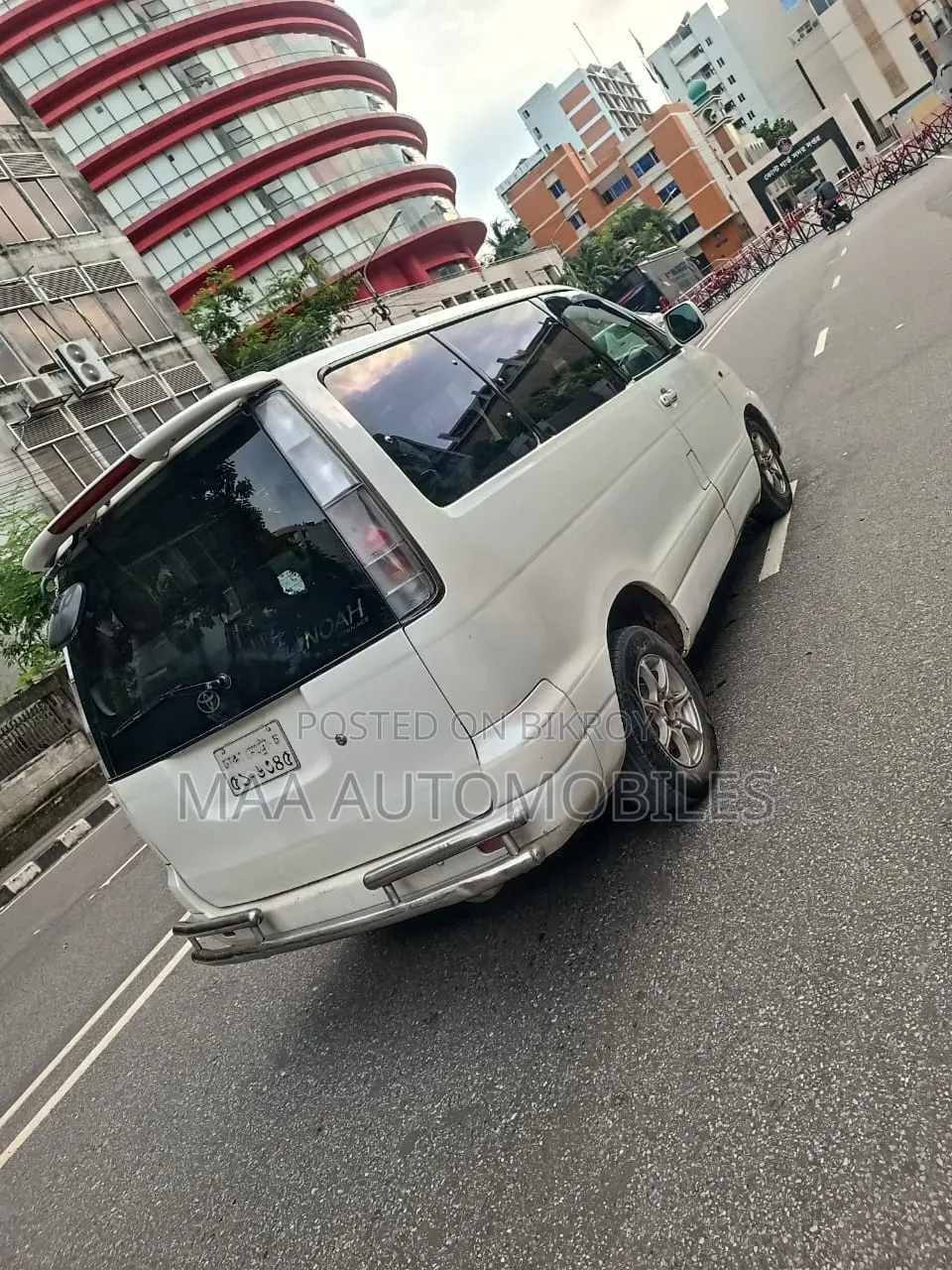 Toyota Quantum 2001 White
