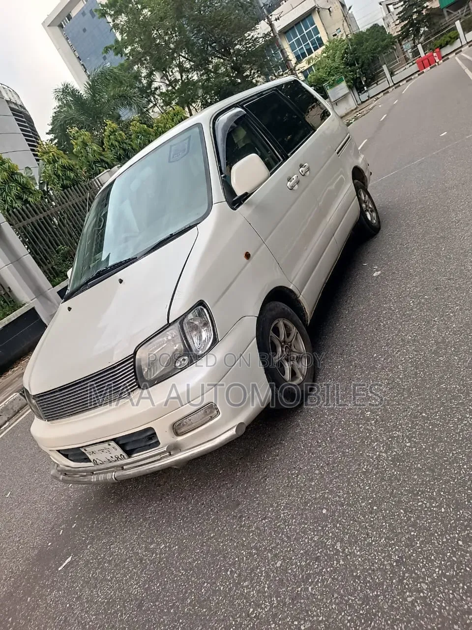 Toyota Quantum 2001 White