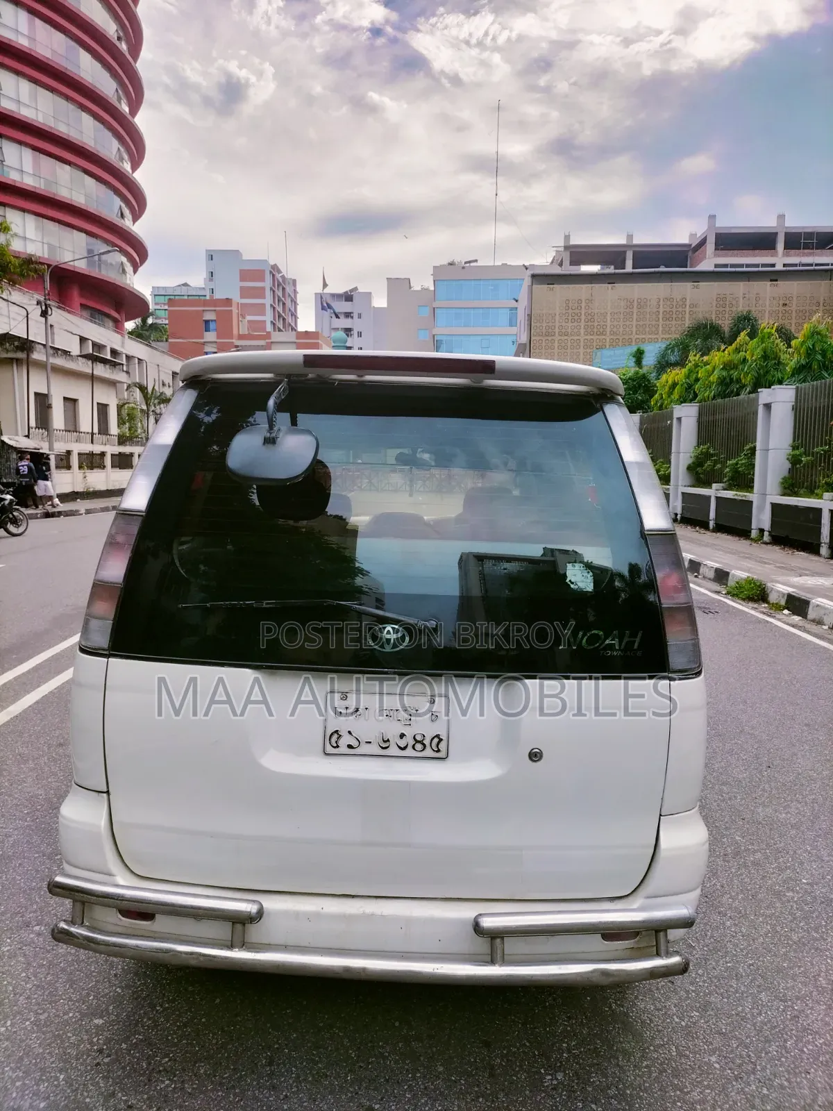 Toyota Quantum 2001 White