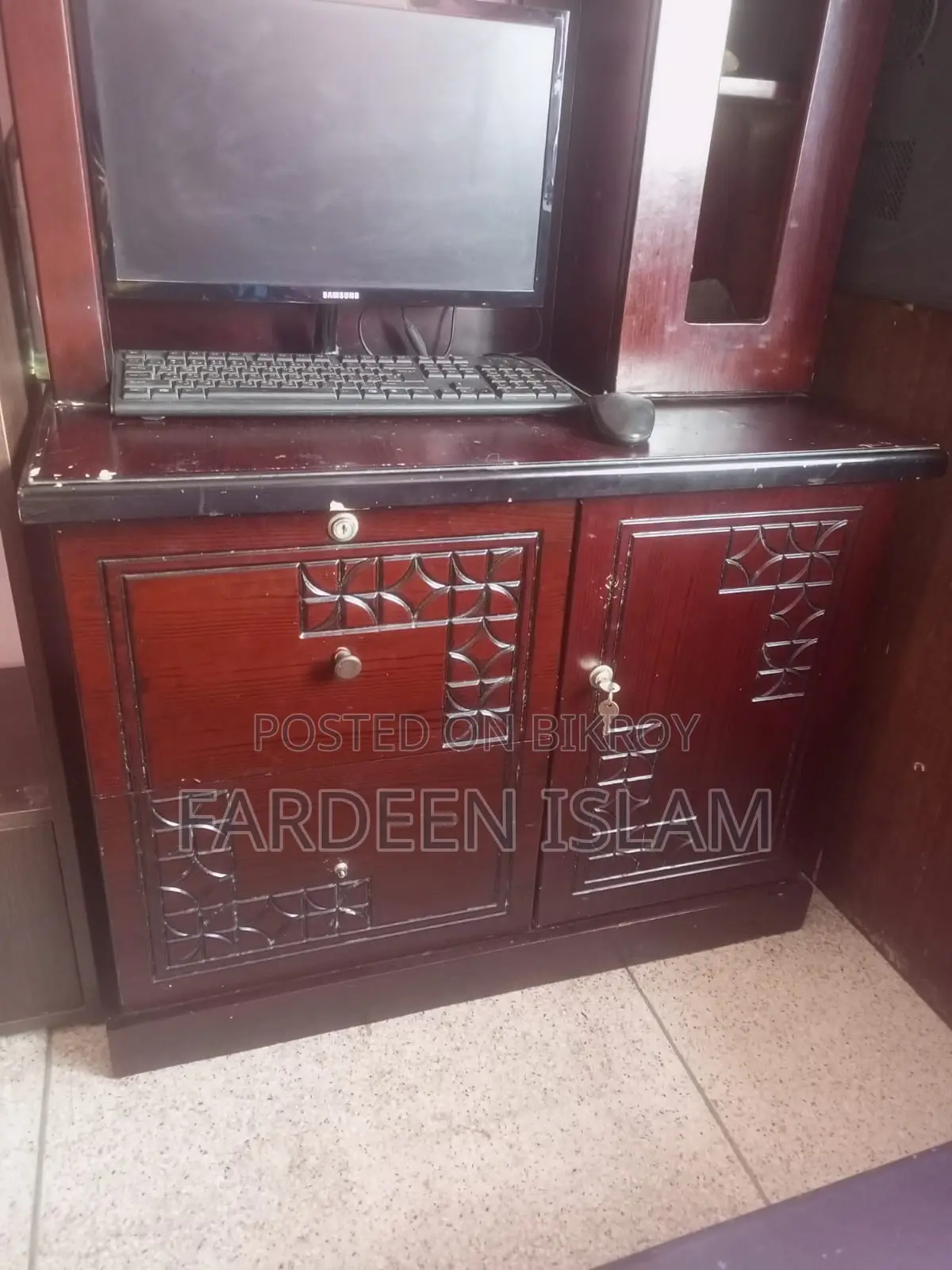 ড্রেসিং টেবিল