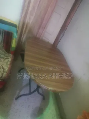 সিঙ্গেল টেবিল