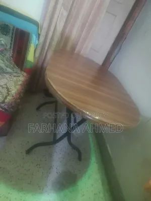 সিঙ্গেল টেবিল