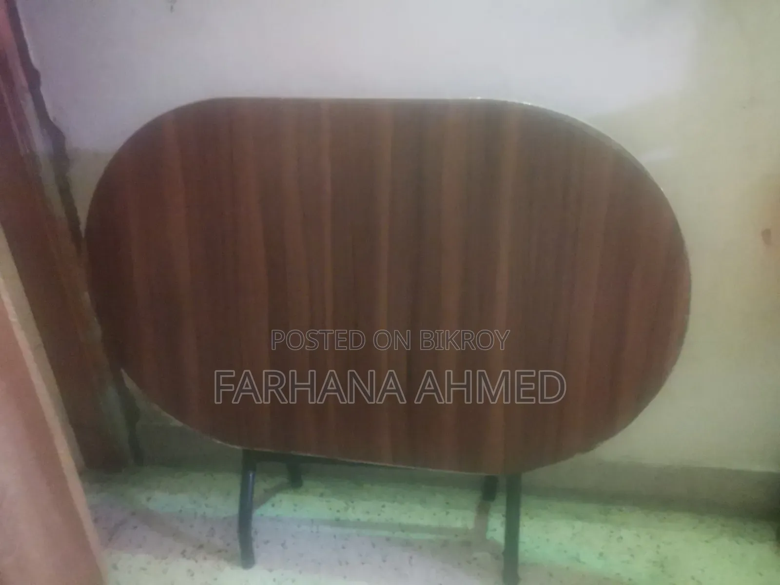 সিঙ্গেল টেবিল