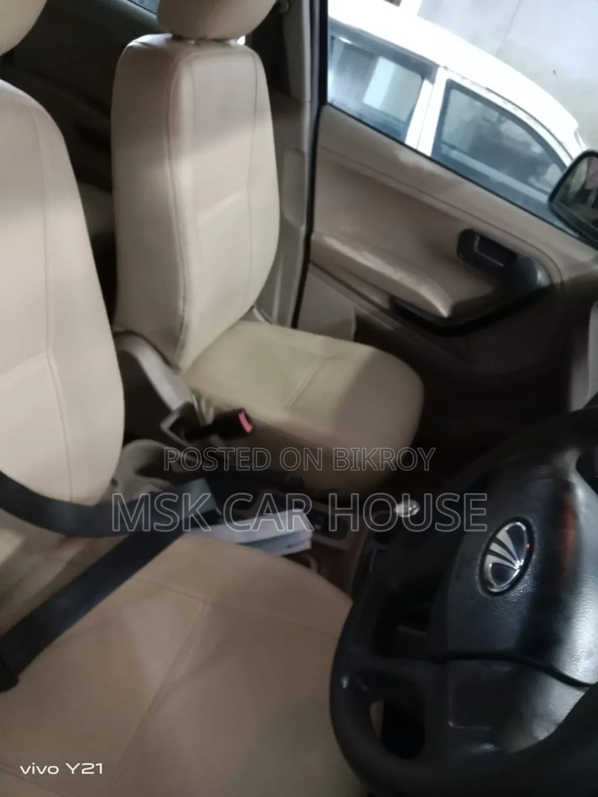 Mahindra XUV500 2016 Green