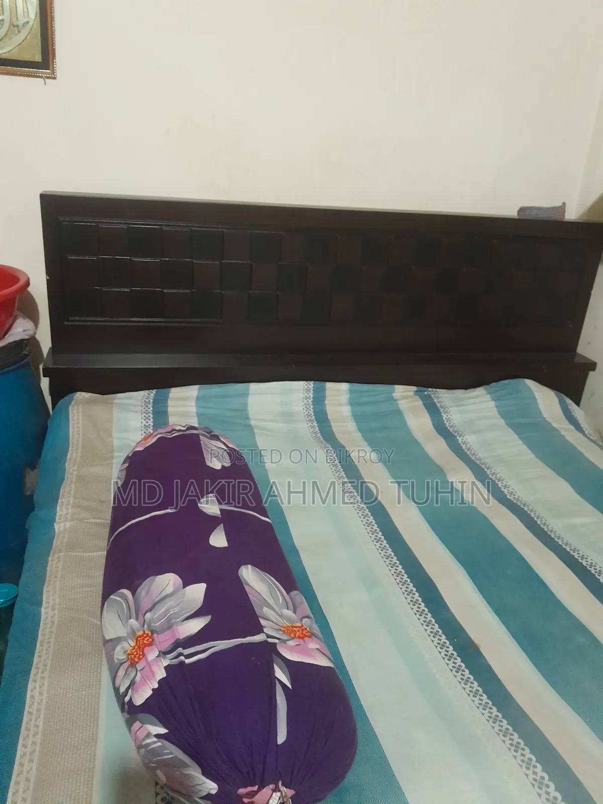 খাট ও জাজিম সহ।