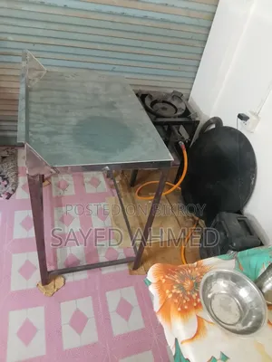 কিছু একেবারেই নতুন চেয়ার এবং টেবিল বিক্রি করা হবে সবগুলি আরএফএল এর