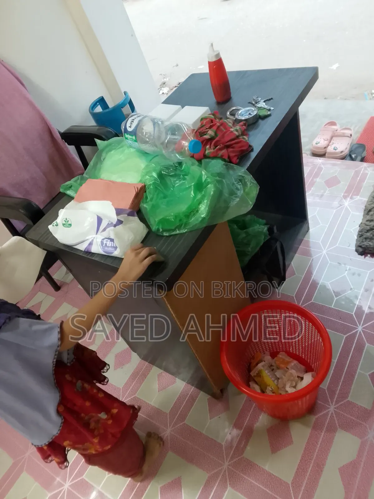 কিছু একেবারেই নতুন চেয়ার এবং টেবিল বিক্রি করা হবে সবগুলি আরএফএল এর