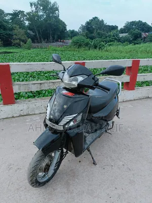 মাহিন্দ্রা গাস্টো ২০১৮ ব্ল্যাক