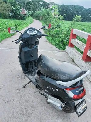 মাহিন্দ্রা গাস্টো ২০১৮ ব্ল্যাক