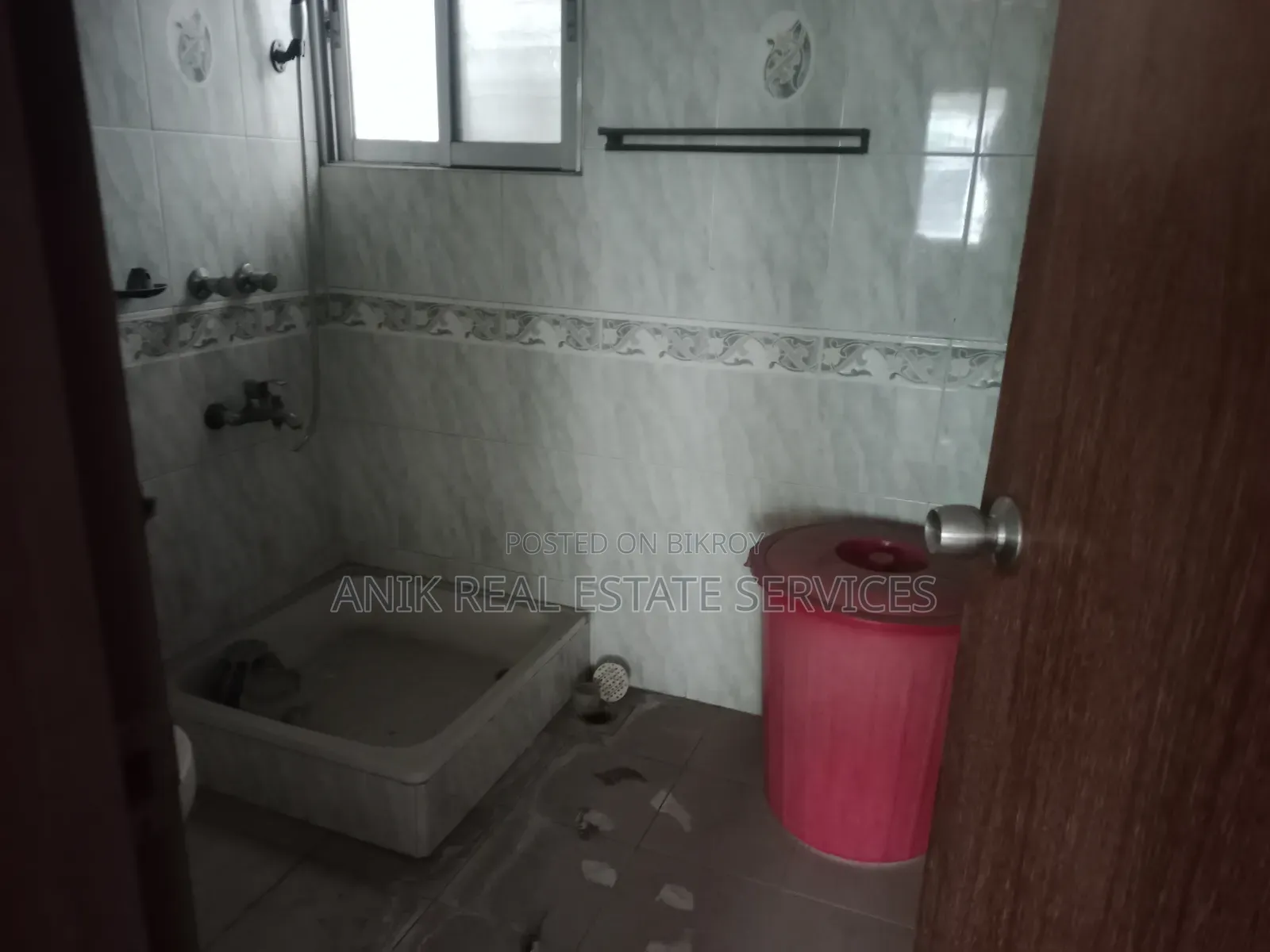 গুলশান অনিক রিয়েল এস্টেটে ৩ বেডরুমের অ্যাপার্টমেন্ট বিক্রয়ের জন্য