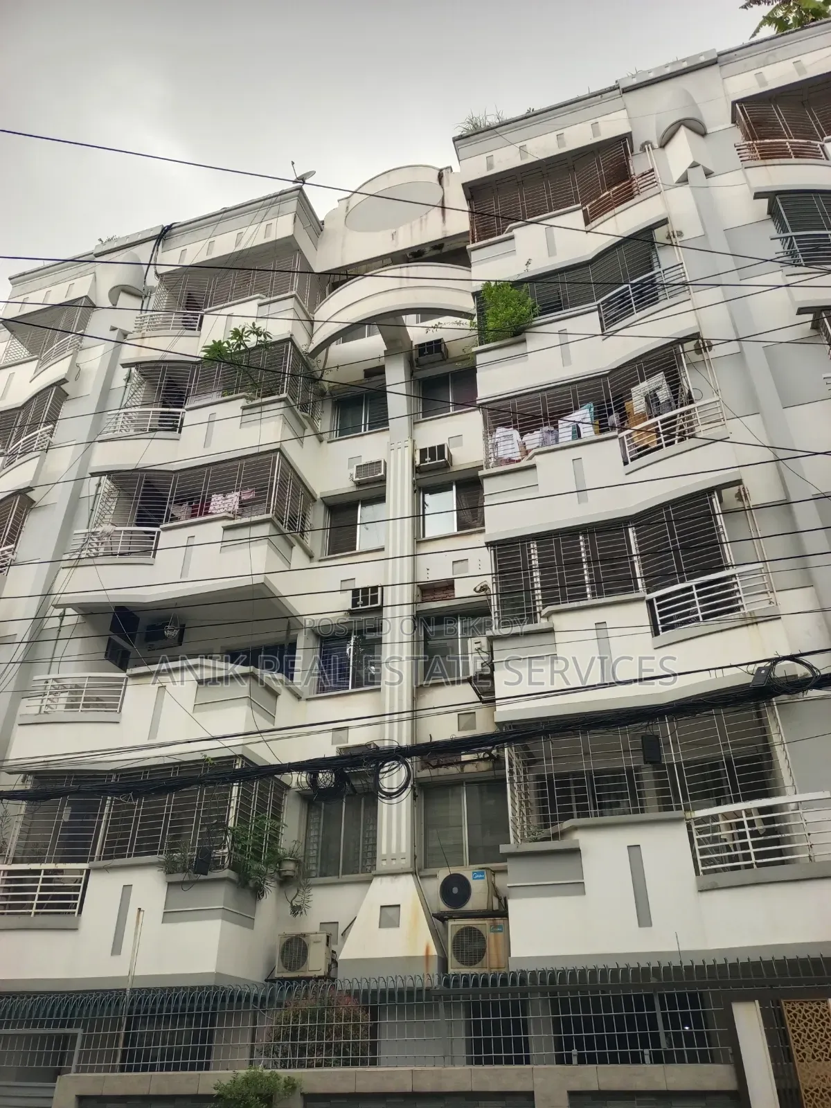 গুলশান অনিক রিয়েল এস্টেটে ৩ বেডরুমের অ্যাপার্টমেন্ট বিক্রয়ের জন্য