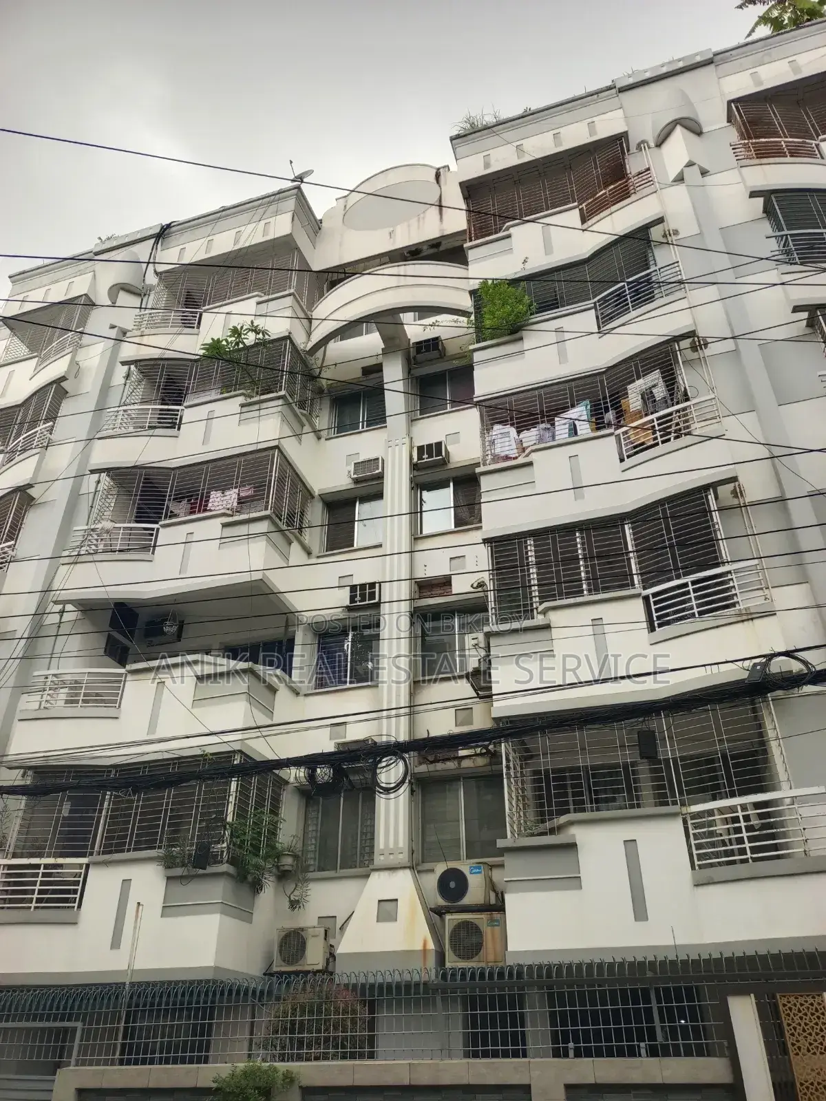 গুলশান অনিক রিয়েল এস্টেটে ৩ বেডরুমের অ্যাপার্টমেন্ট বিক্রয়ের জন্য