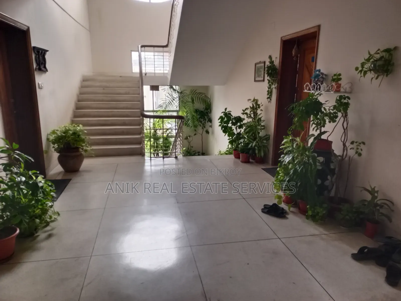 গুলশান অনিক রিয়েল এস্টেটে ৩ বেডরুমের অ্যাপার্টমেন্ট বিক্রয়ের জন্য