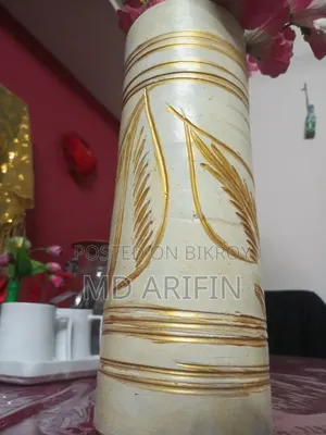 সুন্দর কৃত্রিম ফুল সহ হাতে তৈরি ডিজাইনার ফুলের টব