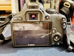 Canon EOS Kiss X7 DSLR Camera | Excellent Condition | Like New