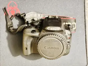 Canon EOS Kiss X7 DSLR Camera | Excellent Condition | Like New