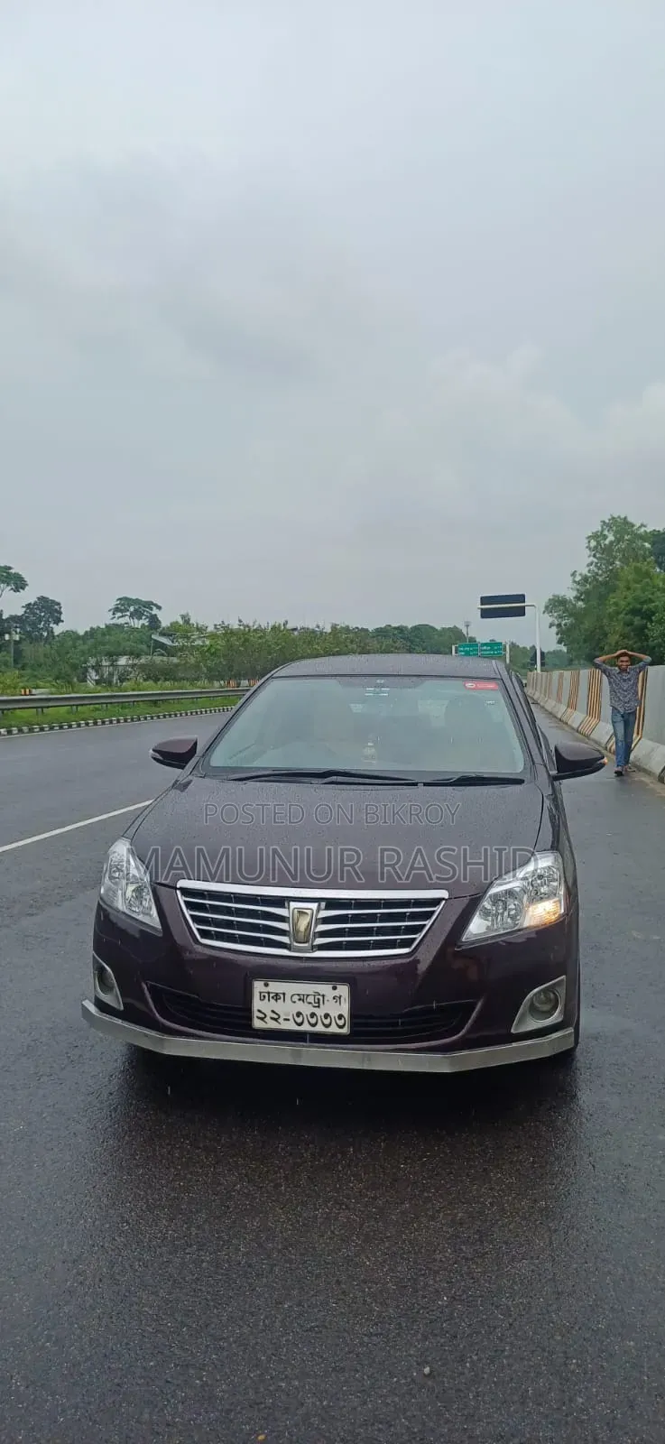 টয়োটা প্রমিও ২০১২ মেরুন