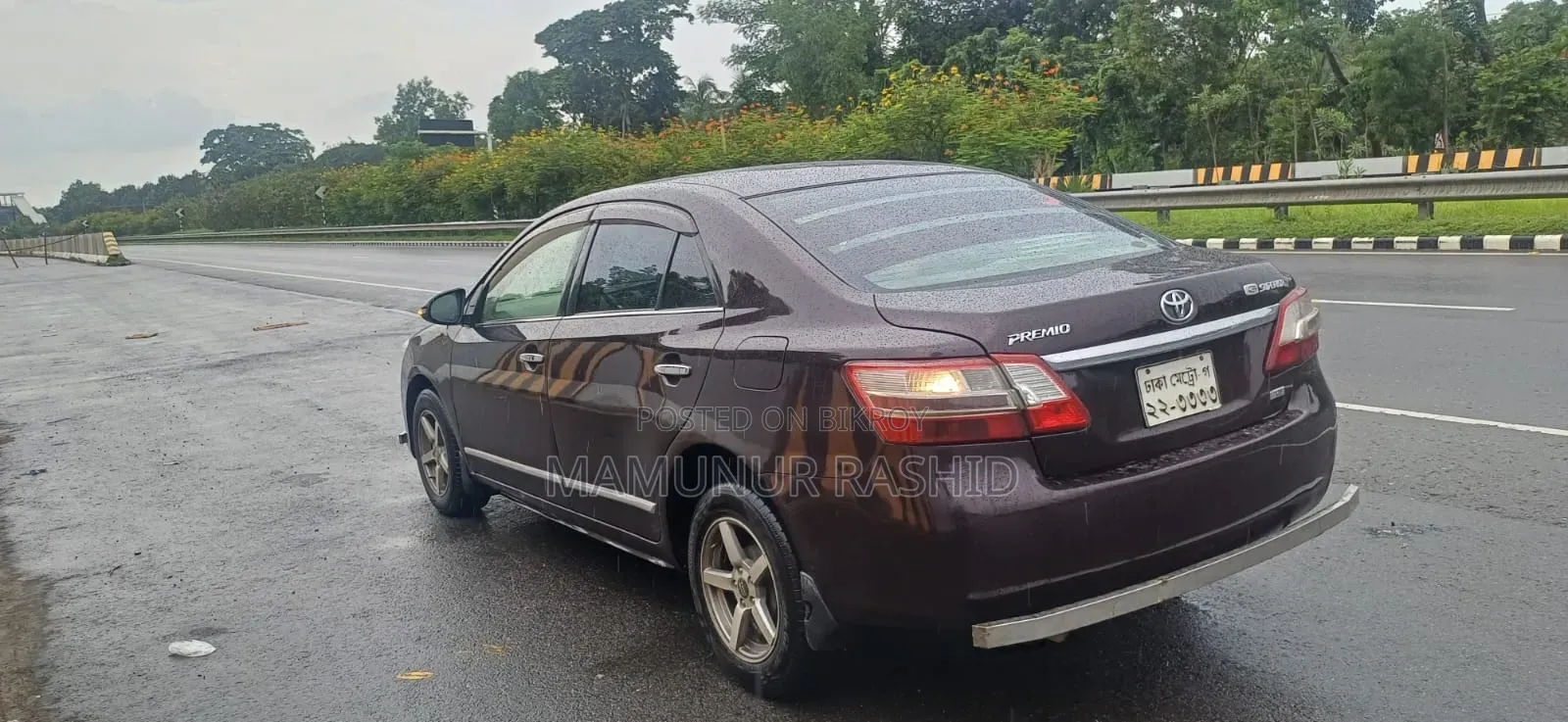 টয়োটা প্রমিও ২০১২ মেরুন