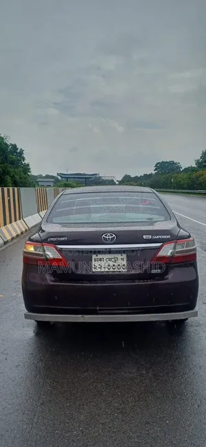 টয়োটা প্রমিও ২০১২ মেরুন