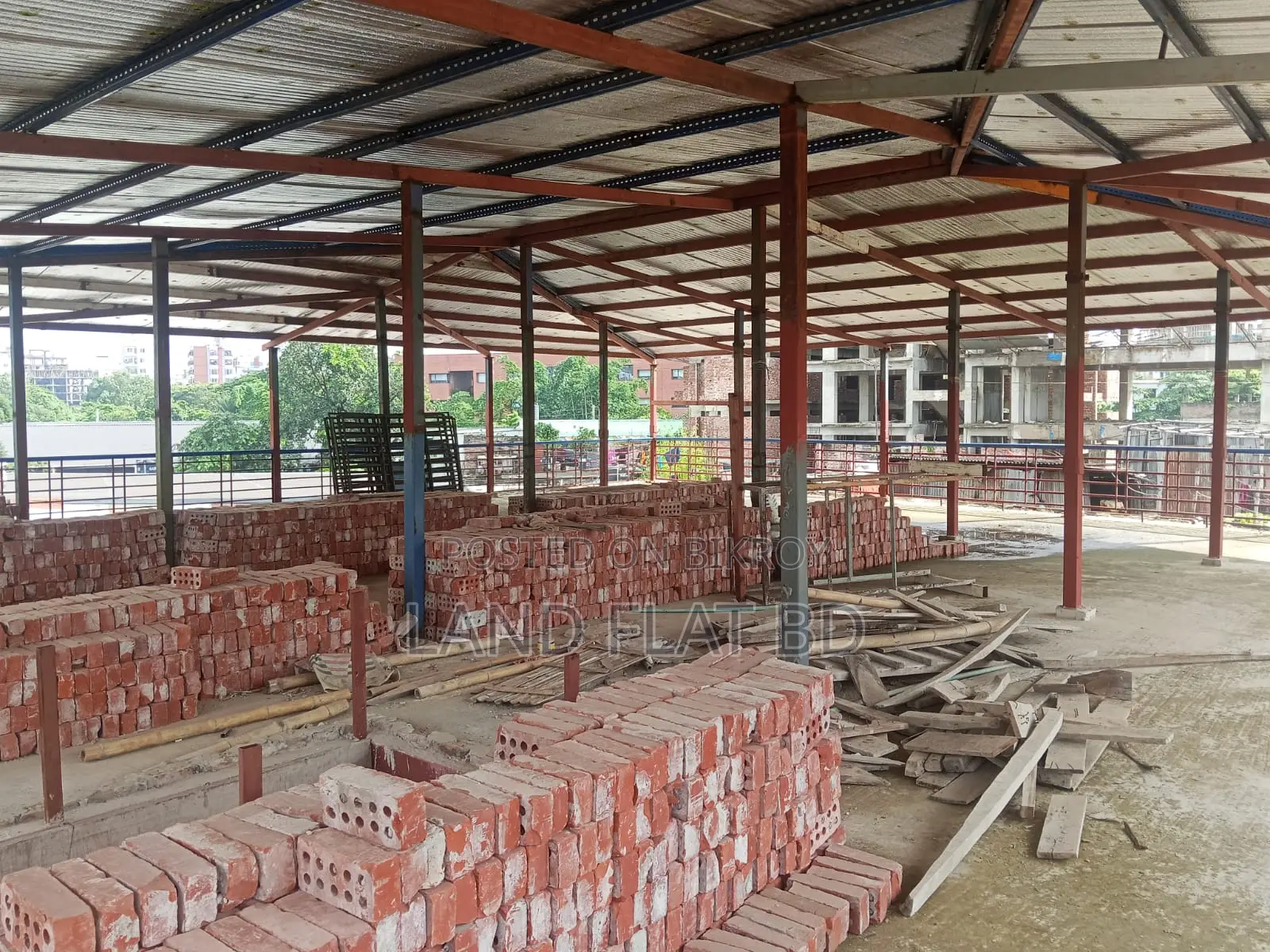 সুপার শপ/রেস্টুরেন্ট ৩৩০ পারফেক্ট স্কয়ার ফিট দ্বিতীয় তলায় ভাড়া হবে।