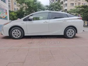 Toyota Prius 2018 Pearl