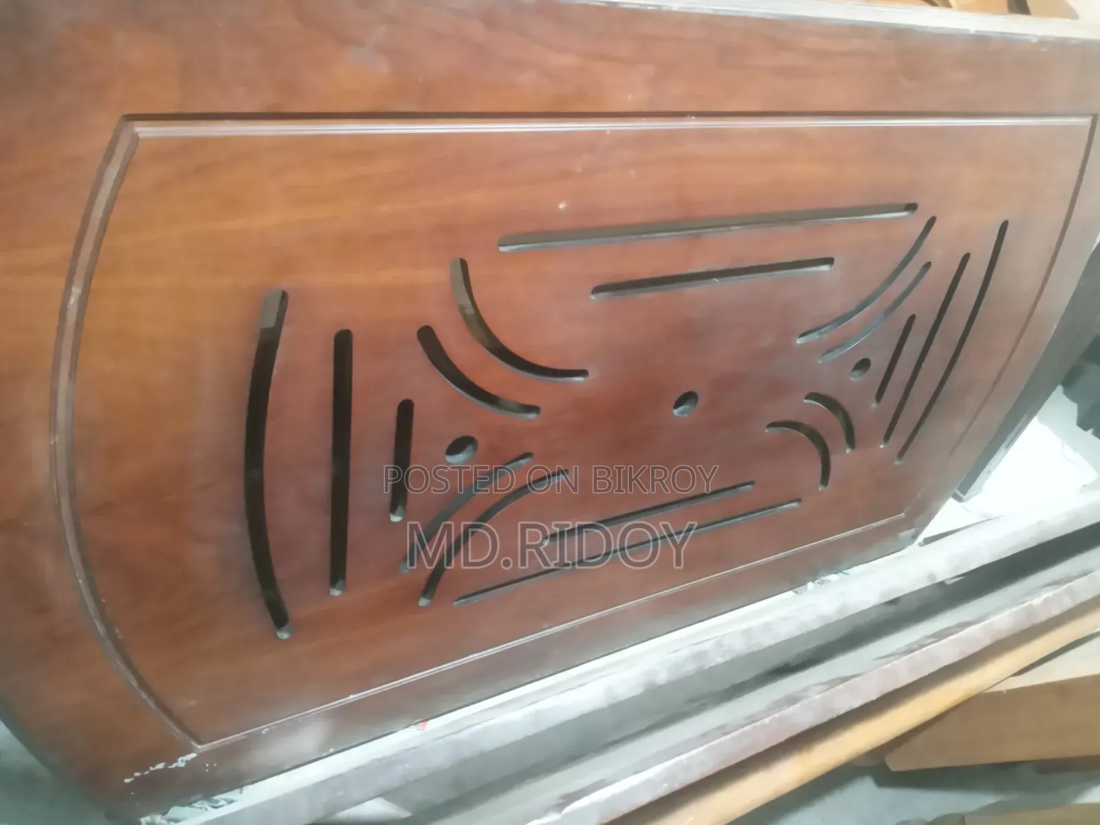 রিগালের ৬ চেয়ারের ডাইনিং টেবিল।