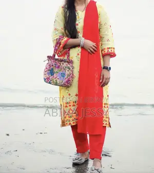 ড্রেস বিক্রয়ের জন্য