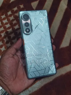 Tecno Pova Curve 256 GB Silver