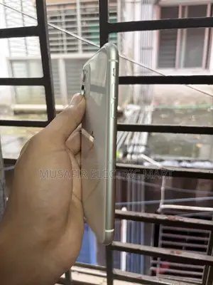 অ্যাপল আইফোন ১১ ১২৮ জিবি সাদা
