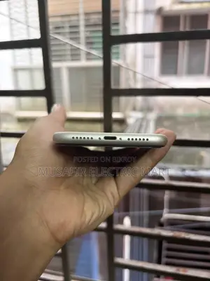 অ্যাপল আইফোন ১১ ১২৮ জিবি সাদা