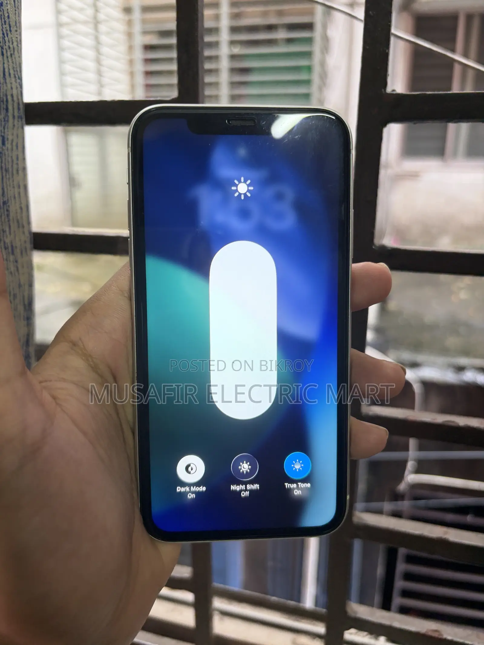 অ্যাপল আইফোন ১১ ১২৮ জিবি সাদা