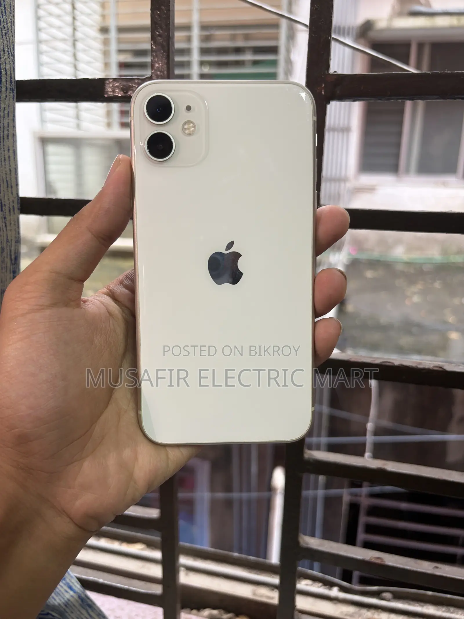 অ্যাপল আইফোন ১১ ১২৮ জিবি সাদা
