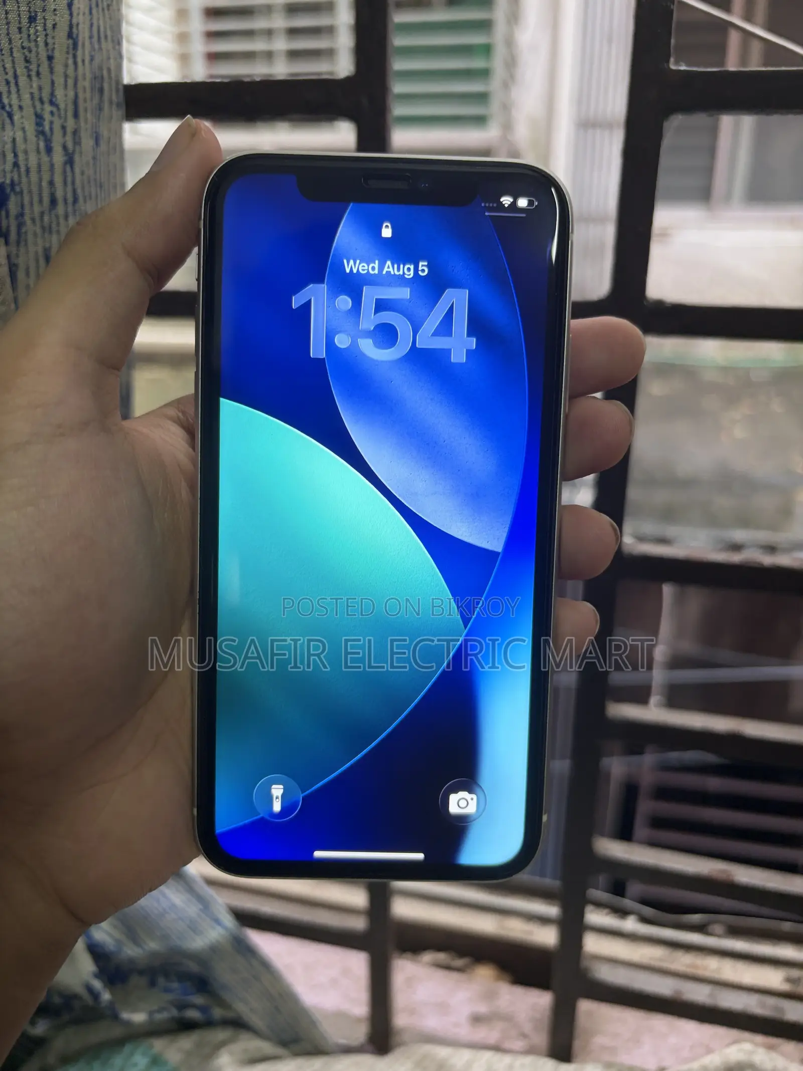 অ্যাপল আইফোন ১১ ১২৮ জিবি সাদা