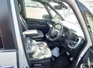 Toyota Voxy Hybrid S-Z 2-Wheel Drive 7-Seater 2023 Pearl