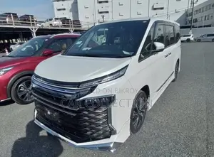 Toyota Voxy Hybrid S-Z 2-Wheel Drive 7-Seater 2023 Pearl