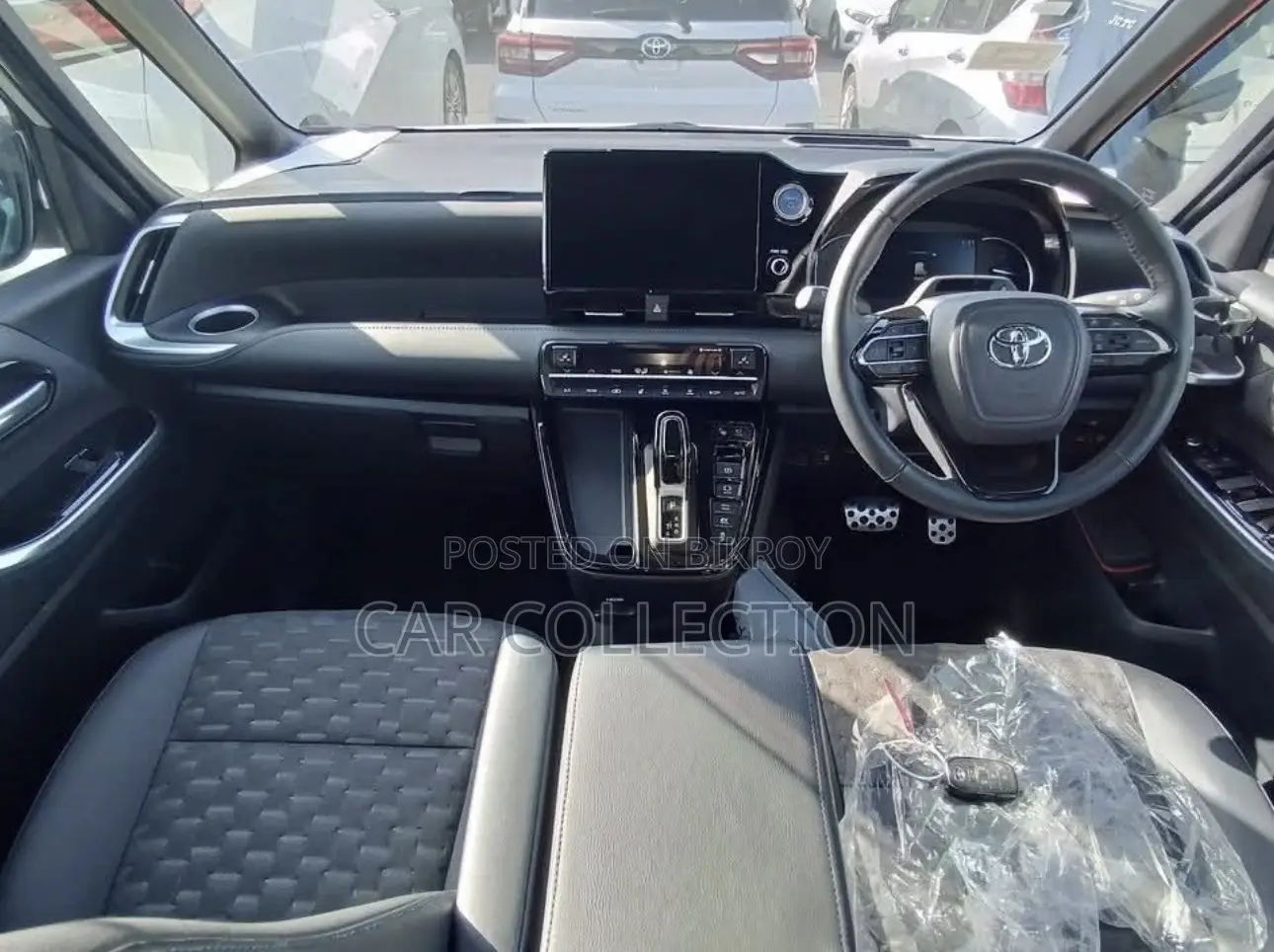Toyota Voxy Hybrid S-Z 2-Wheel Drive 7-Seater 2023 Pearl