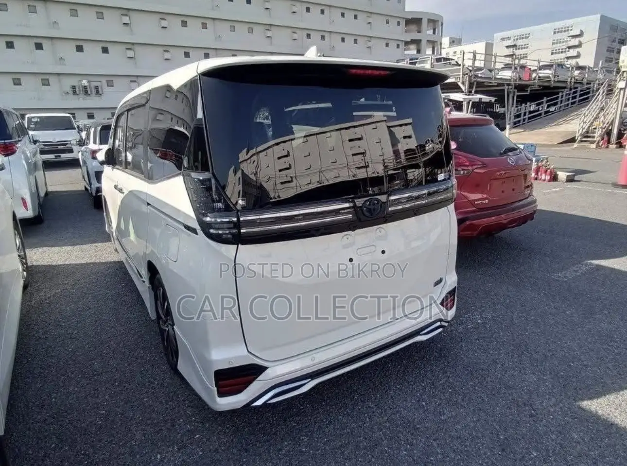 Toyota Voxy Hybrid S-Z 2-Wheel Drive 7-Seater 2023 Pearl