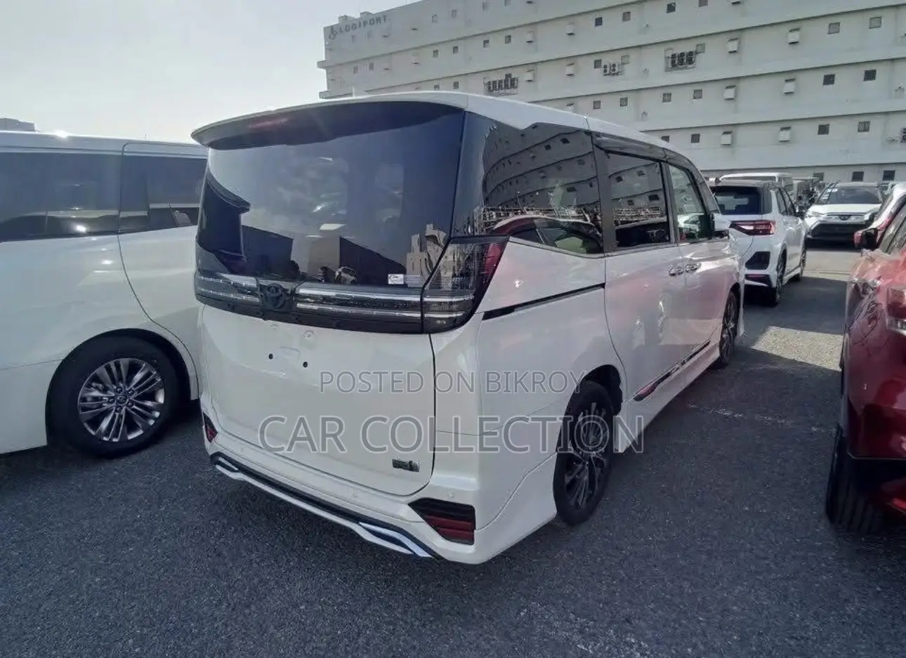 Toyota Voxy Hybrid S-Z 2-Wheel Drive 7-Seater 2023 Pearl
