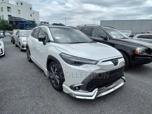 Toyota Corolla Cross LE 2-Wheel Drive 2024 Pearl