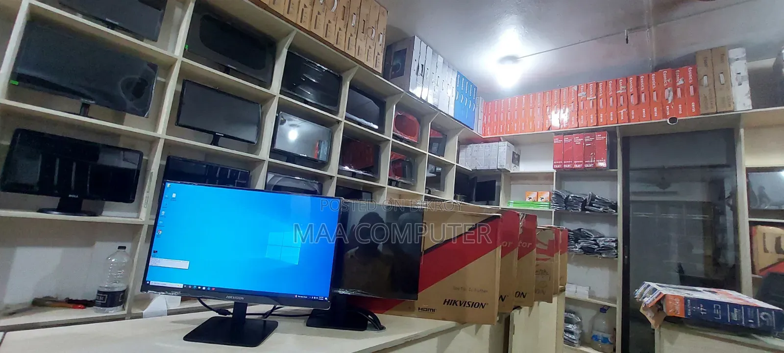 হিকভিশন ১০০ হার্জ বর্ডারলেস ২২ ইঞ্চি আইপিএস ডিসপ্লে (ফুল বক্স) প্রায় নতুন এলইডি