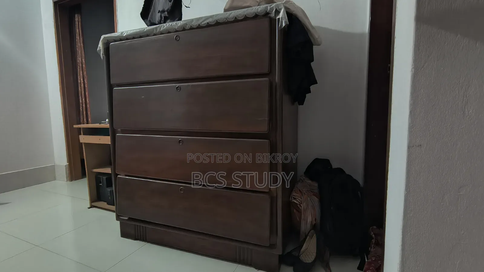 ওয়াড্রব বিক্রি হবে।