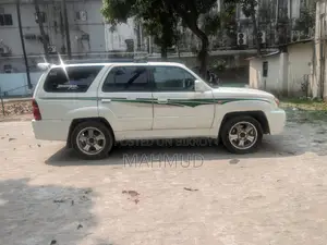 টয়োটা হিলাক্স ১৯৯৯ হোয়াইট