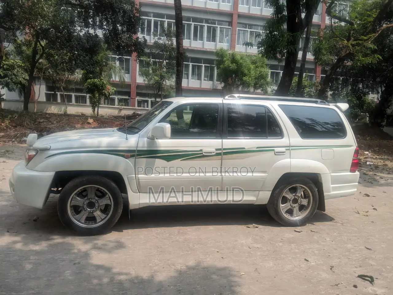 টয়োটা হিলাক্স ১৯৯৯ হোয়াইট