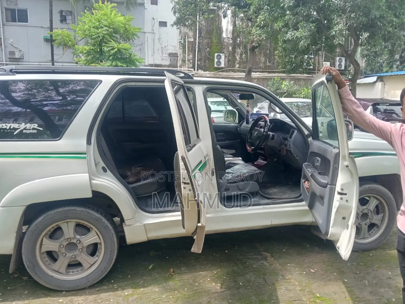 টয়োটা হিলাক্স ১৯৯৯ হোয়াইট