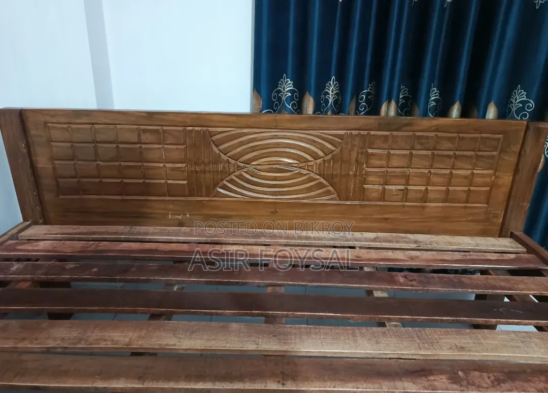 Korai Wood 6'/7' Bed Almost New