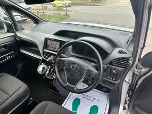 Toyota Noah 2021 Silver