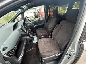 Toyota Noah 2021 Silver