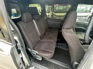 Toyota Noah 2021 Silver