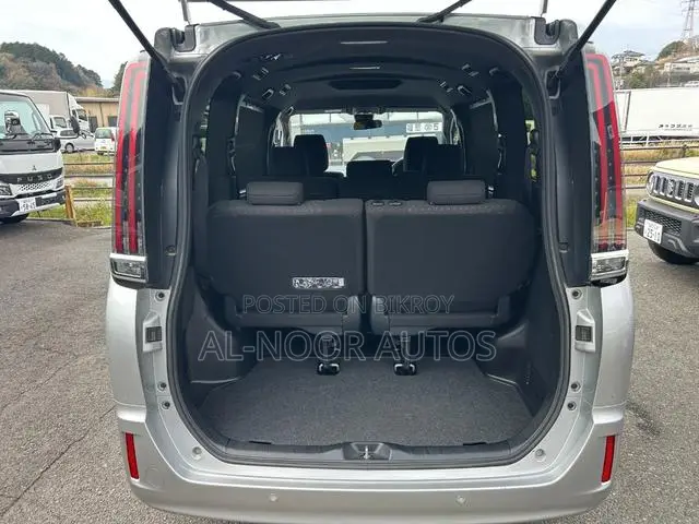 Toyota Noah 2021 Silver
