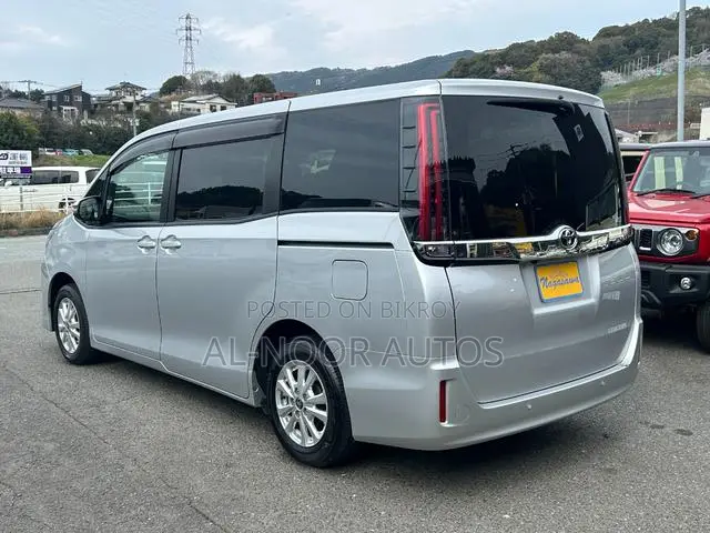 Toyota Noah 2021 Silver